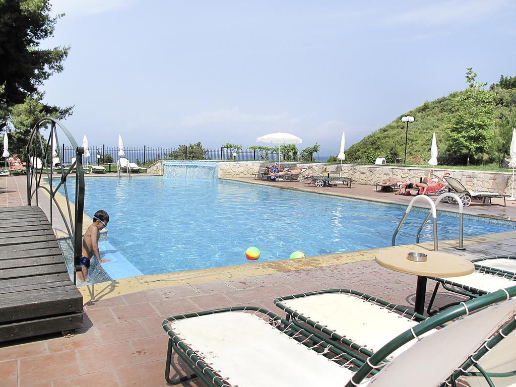 Lesse Hotel Chalkidiki エクステリア 写真