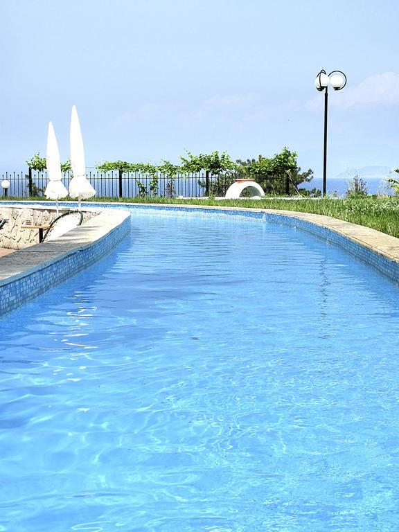 Lesse Hotel Chalkidiki エクステリア 写真