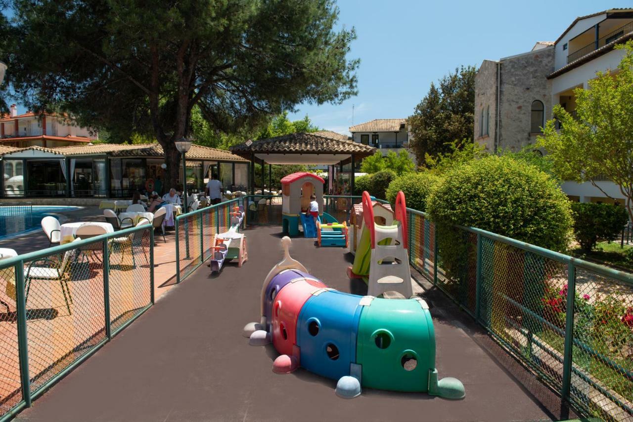 Lesse Hotel Chalkidiki エクステリア 写真