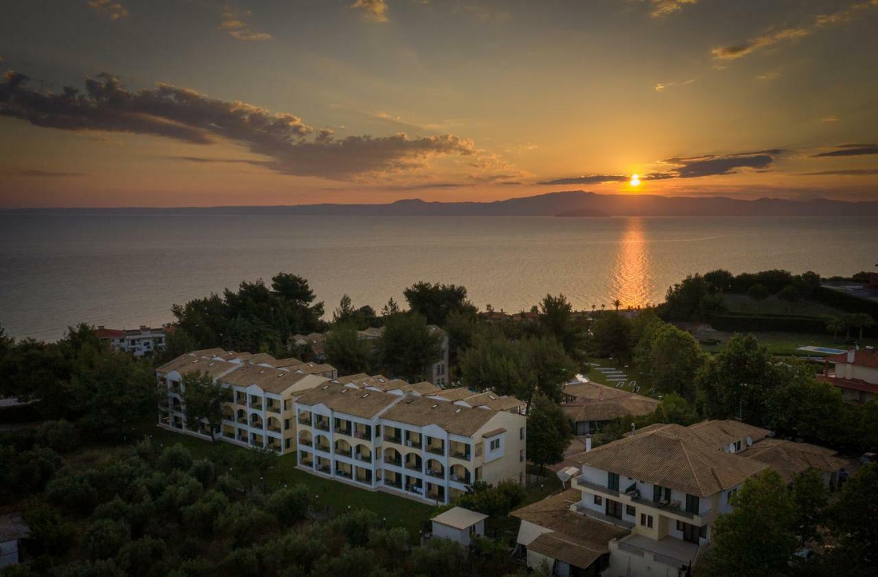Lesse Hotel Chalkidiki エクステリア 写真