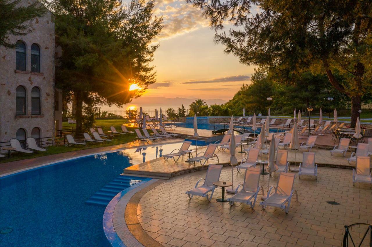 Lesse Hotel Chalkidiki エクステリア 写真