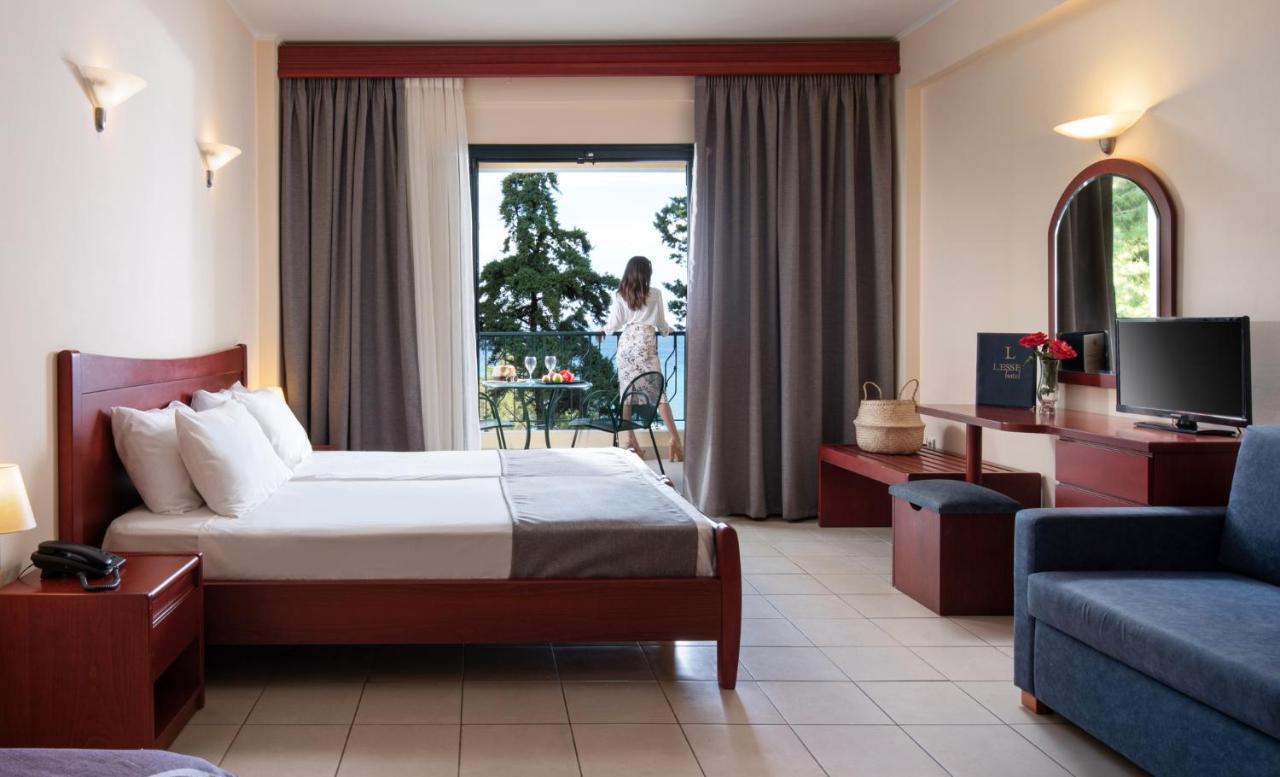 Lesse Hotel Chalkidiki エクステリア 写真