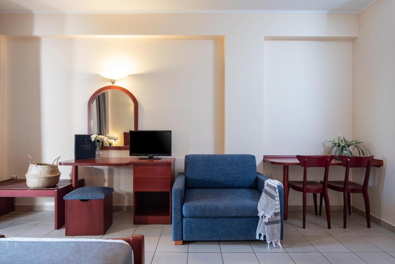 Lesse Hotel Chalkidiki エクステリア 写真